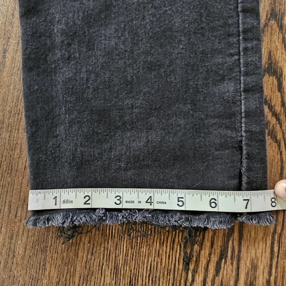 Old Navy Curvy Profile Raw Hem with Split Ankle Black Jeans Size Women's 16 Long - Picture 8 of 13